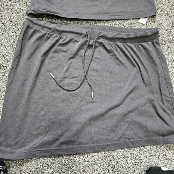 Grey pretty little thing 2 piece outfit - Picture 15 of 16